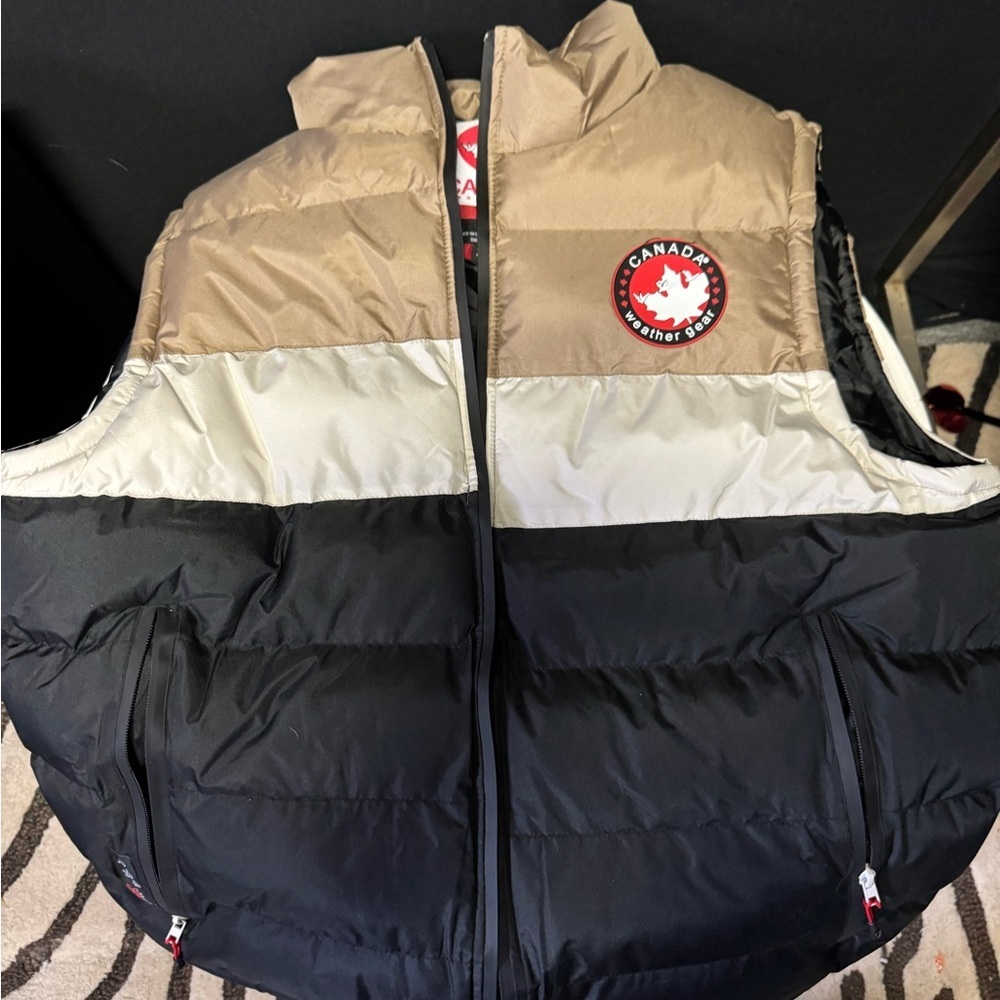 Canada Weather Gear Men's Two-Tone Puffer Vest - Picture 6 of 7